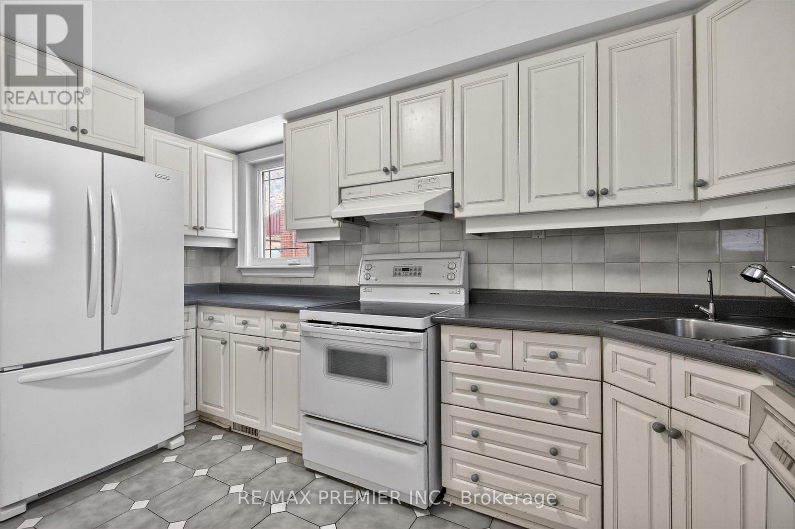 154a William Street, Toronto, Ontario  M9N 2H1 - Photo 17 - W12799494