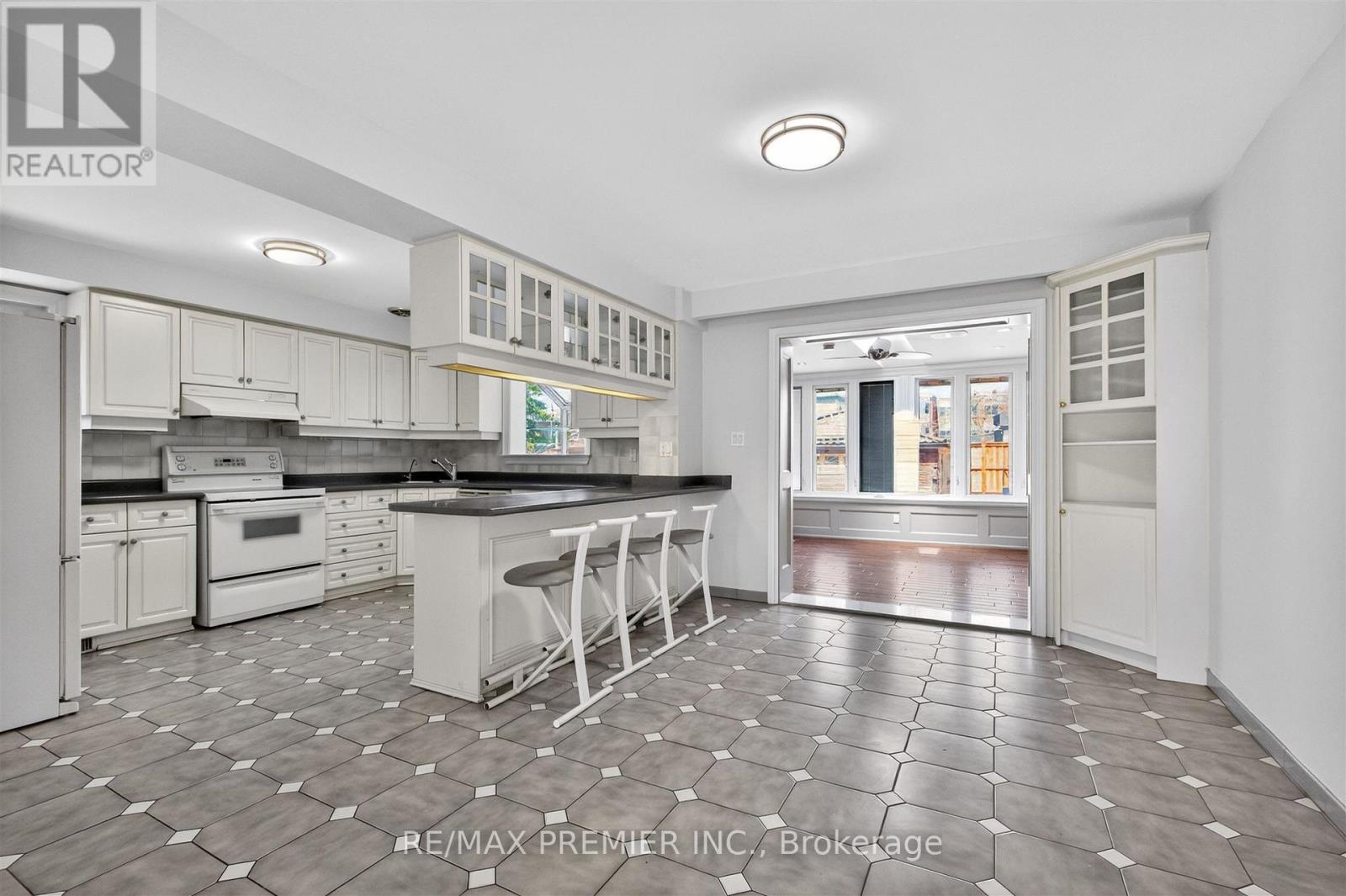 154a William Street, Toronto, Ontario  M9N 2H1 - Photo 10 - W12799494