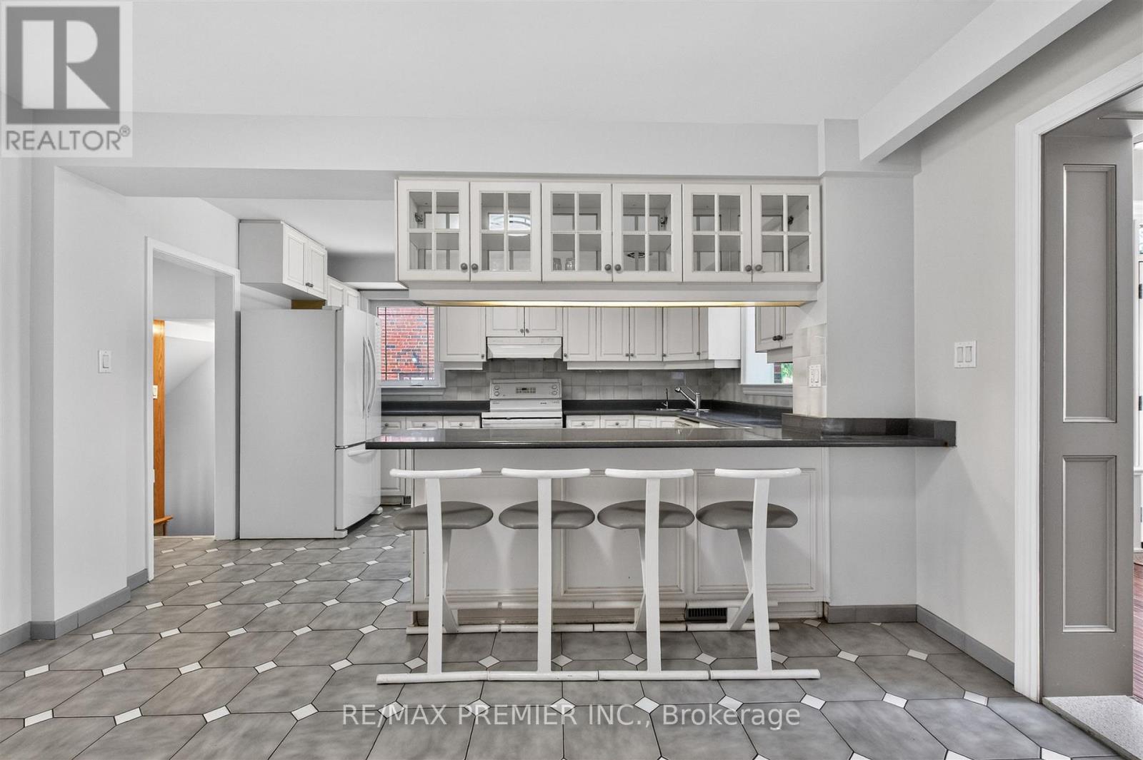 154a William Street, Toronto, Ontario  M9N 2H1 - Photo 11 - W12799494