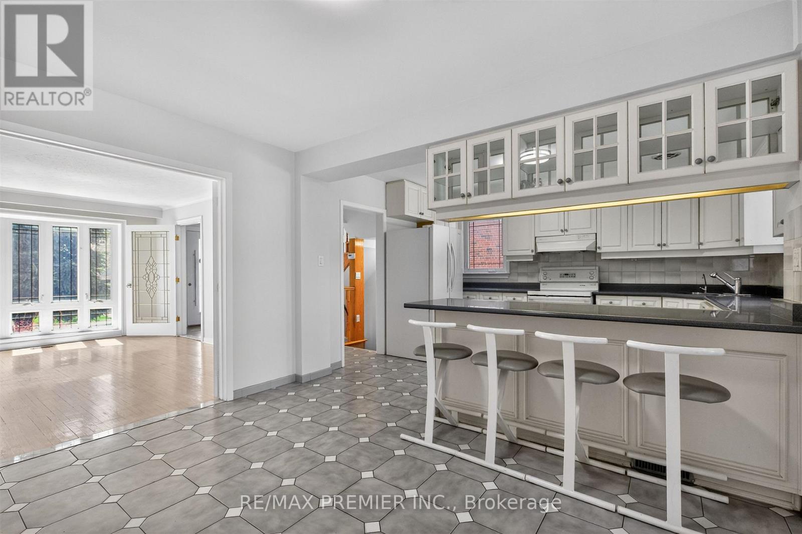 154a William Street, Toronto, Ontario  M9N 2H1 - Photo 12 - W12799494