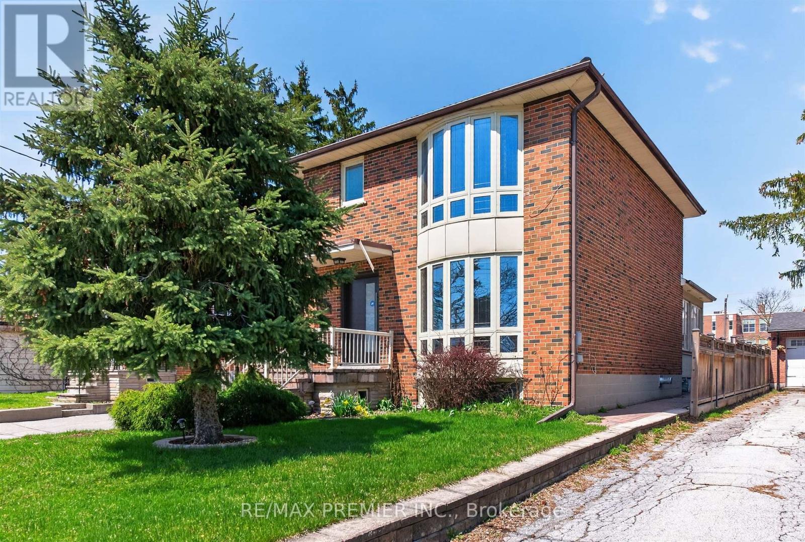 154a William Street, Toronto, Ontario  M9N 2H1 - Photo 2 - W12799494