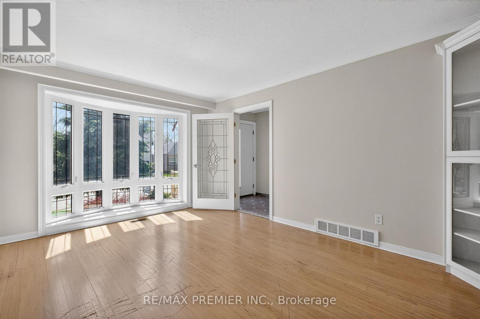 154a William Street, Toronto, Ontario  M9N 2H1 - Photo 6 - W12799494