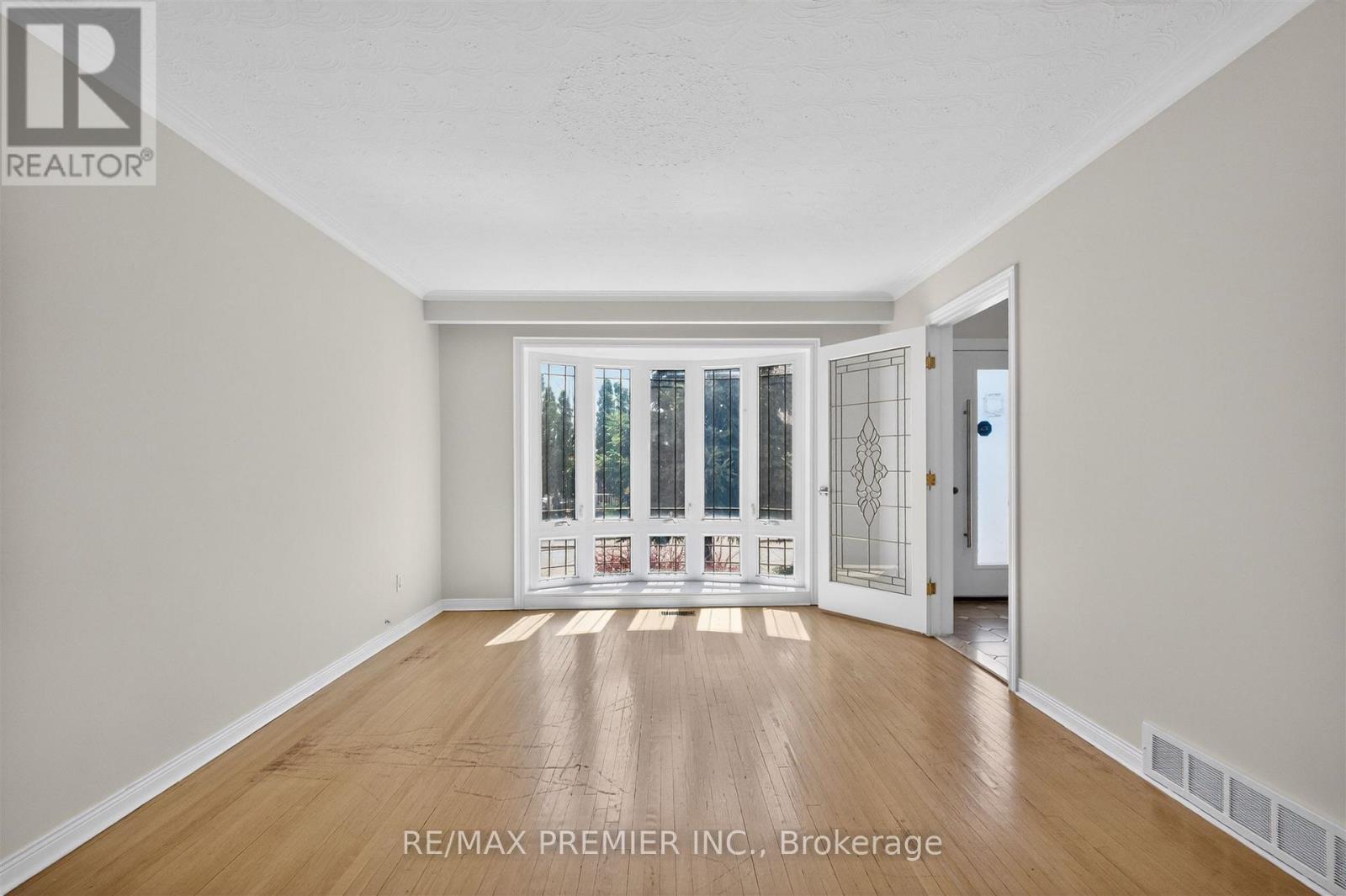 154a William Street, Toronto, Ontario  M9N 2H1 - Photo 7 - W12799494