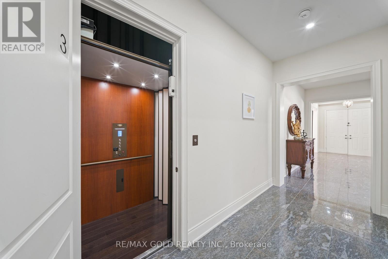 8 Markey Court, Brampton, Ontario  L6P 4L1 - Photo 11 - W12849302