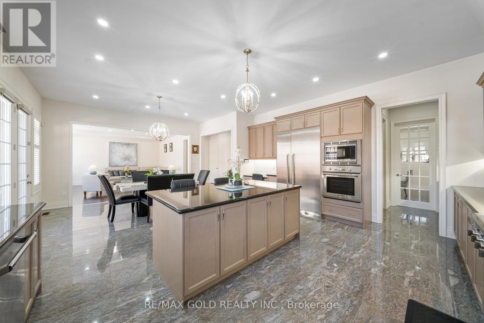 8 Markey Court, Brampton, Ontario  L6P 4L1 - Photo 19 - W12849302