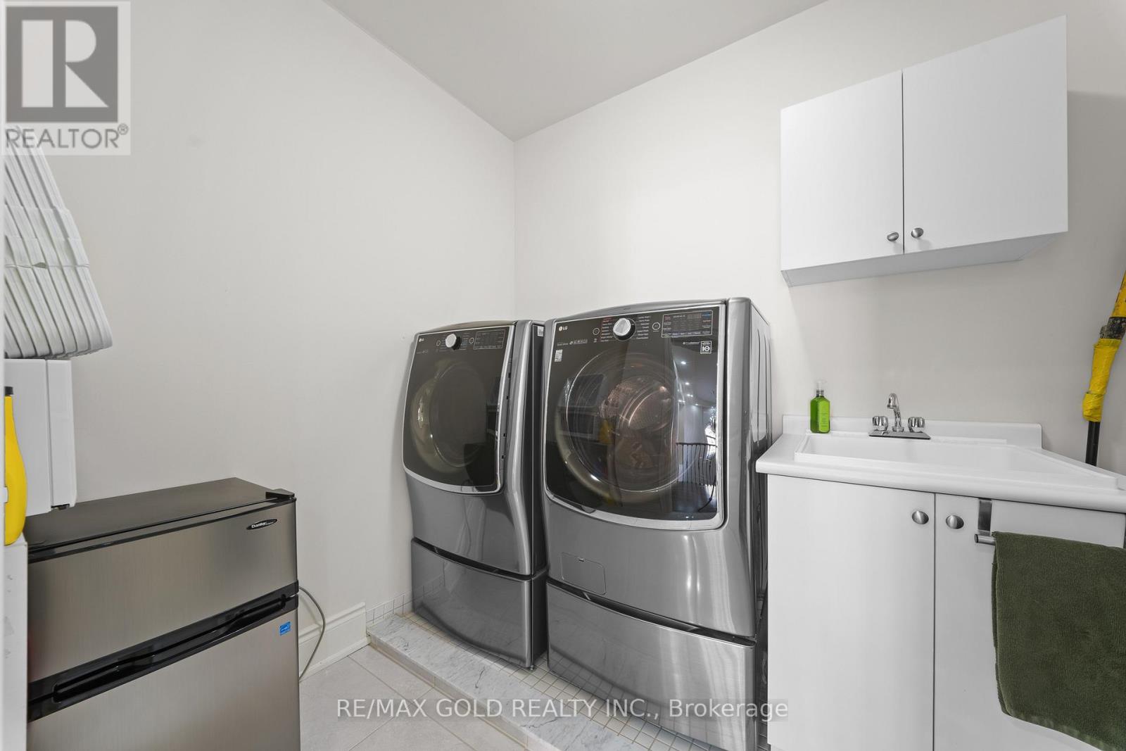 8 Markey Court, Brampton, Ontario  L6P 4L1 - Photo 31 - W12849302