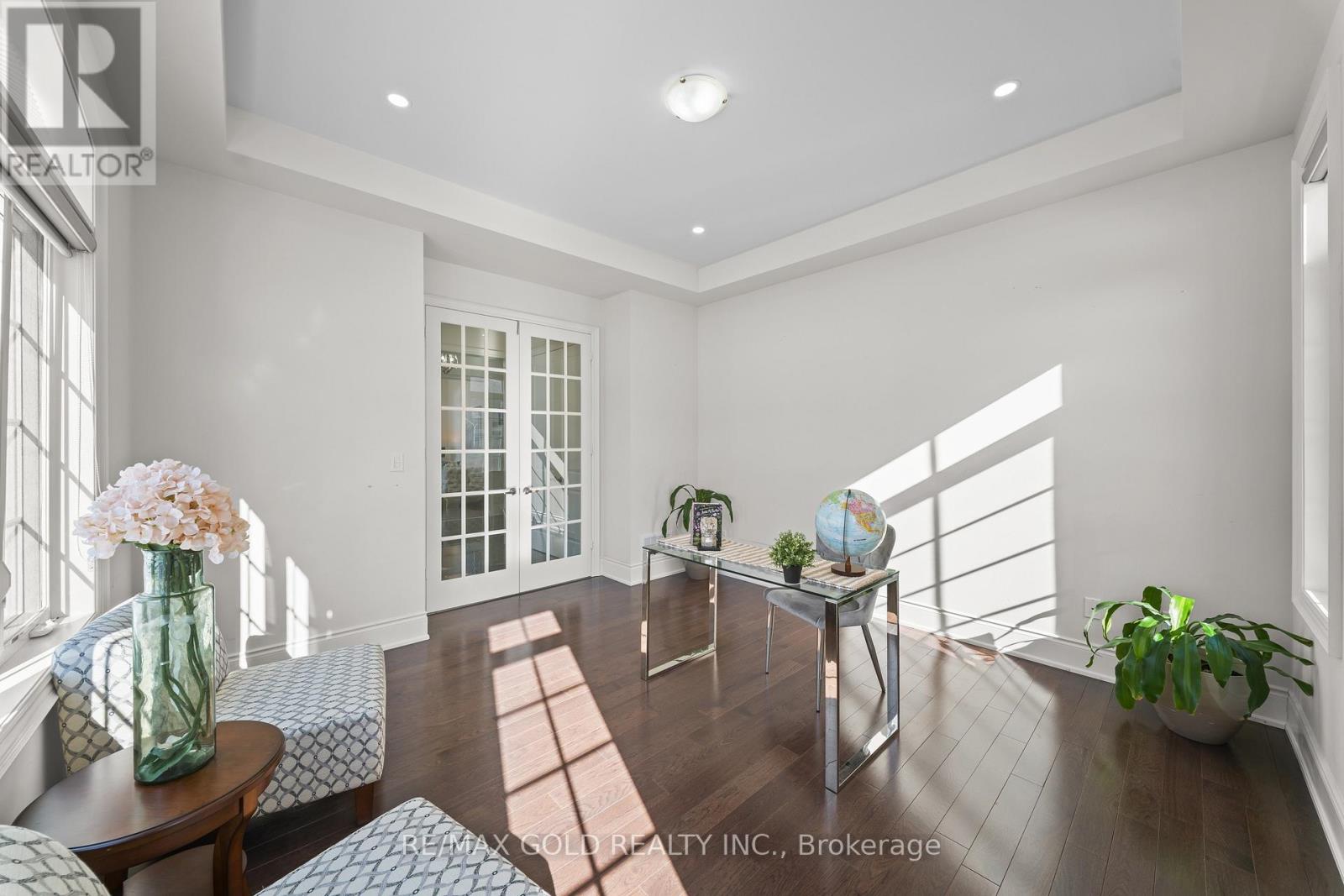 8 Markey Court, Brampton, Ontario  L6P 4L1 - Photo 6 - W12849302