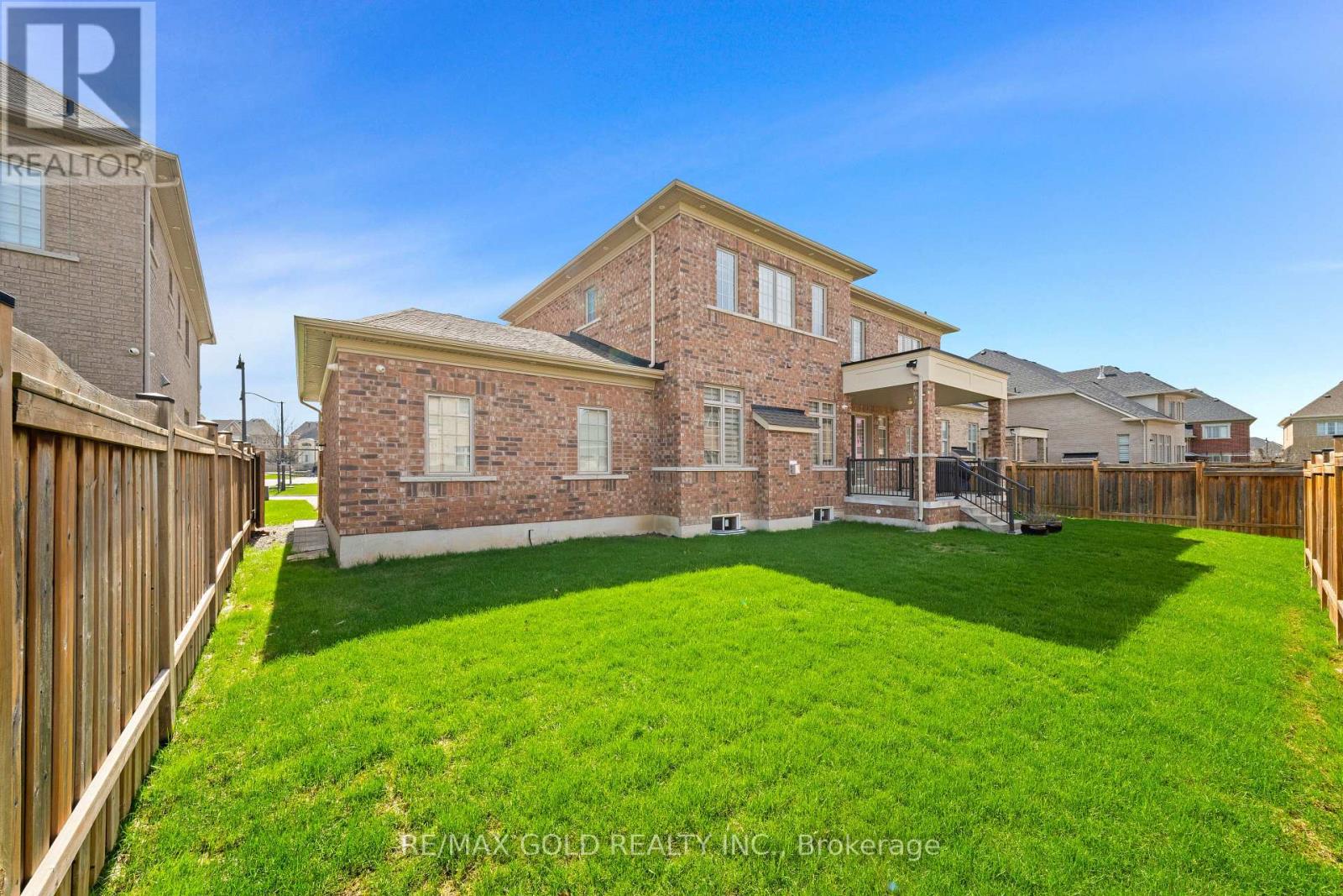 8 Markey Court, Brampton, Ontario  L6P 4L1 - Photo 38 - W12849302