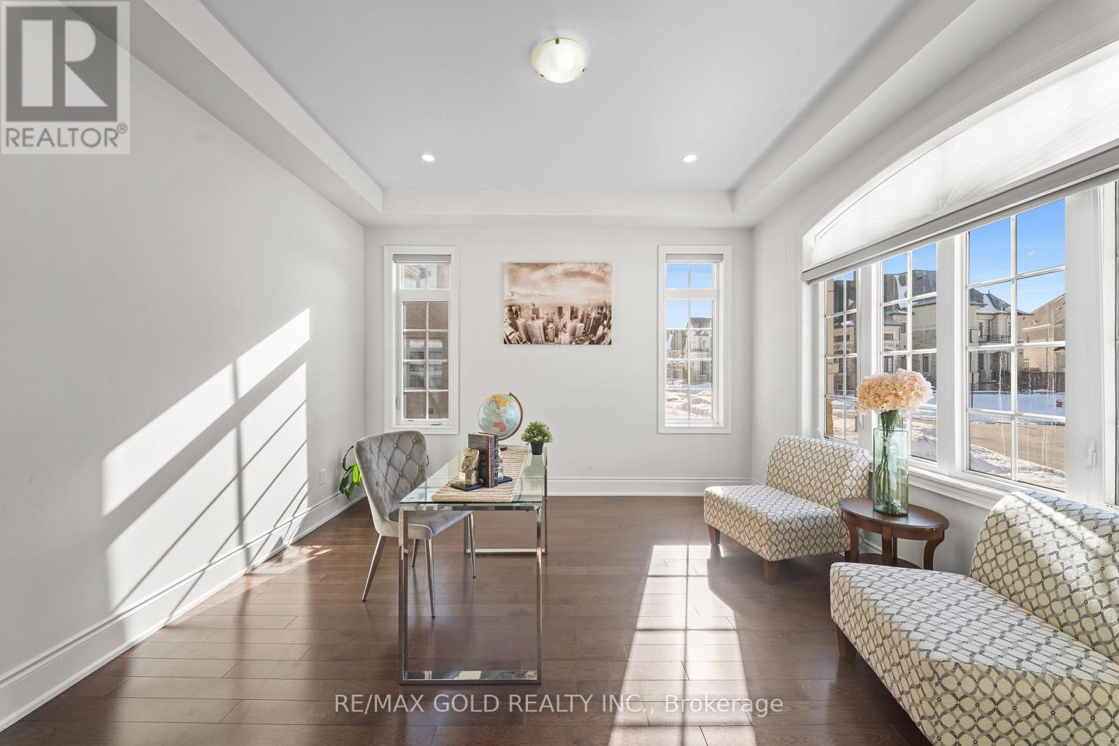 8 Markey Court, Brampton, Ontario  L6P 4L1 - Photo 4 - W12849302