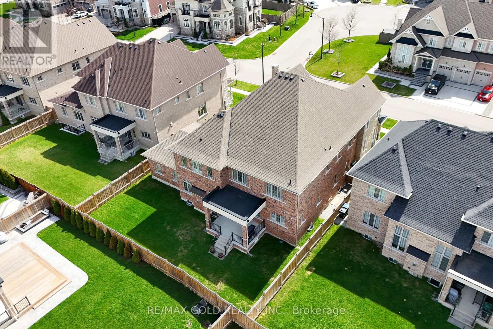 8 Markey Court, Brampton, Ontario  L6P 4L1 - Photo 41 - W12849302