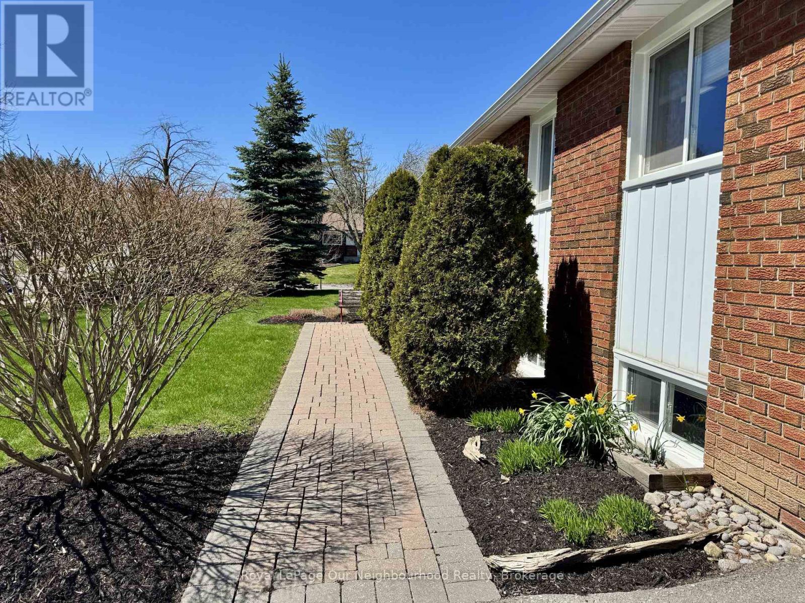 909 Whitefield Drive, Peterborough, Ontario  K9J 7W1 - Photo 4 - X12898546