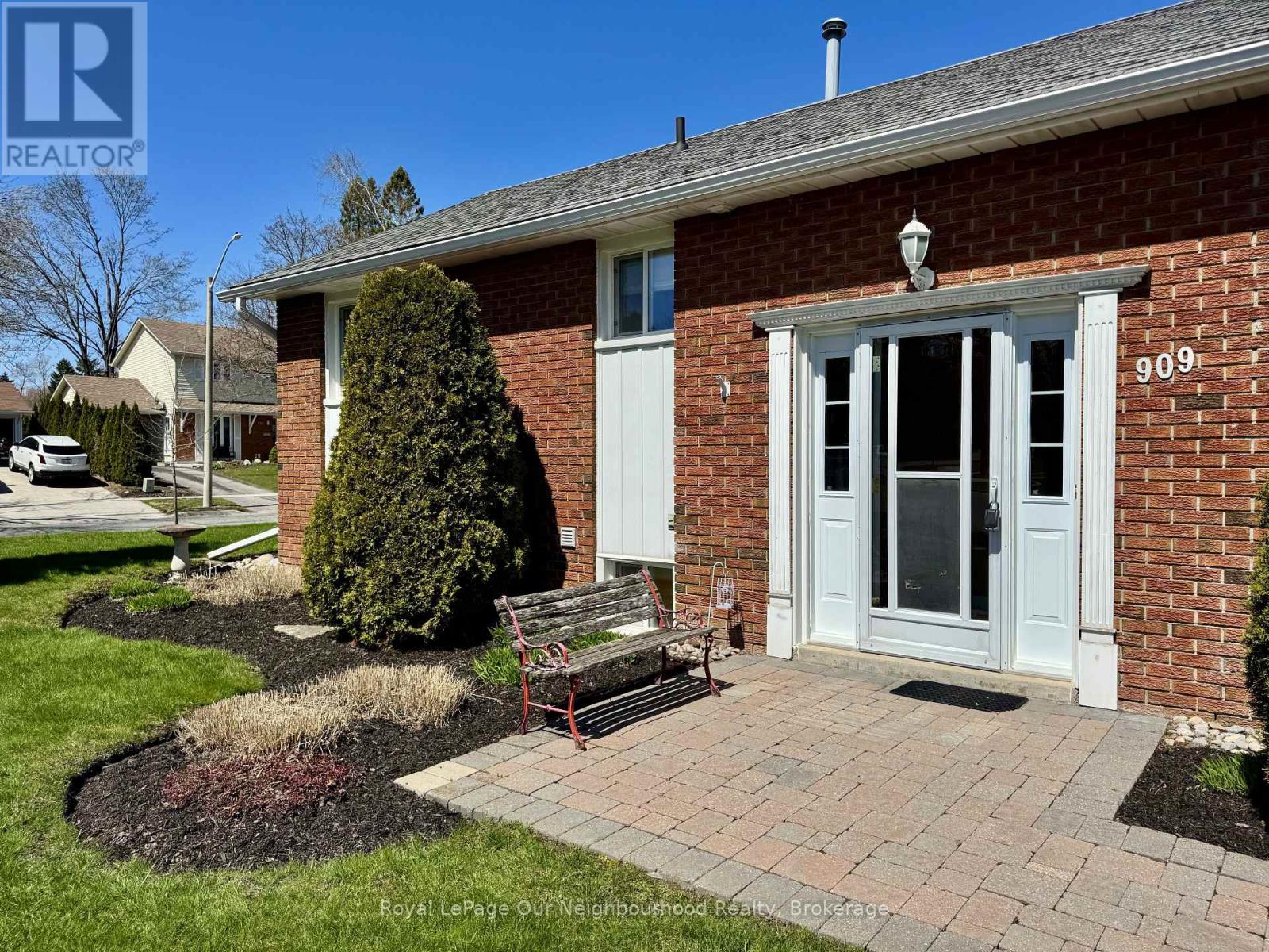 909 Whitefield Drive, Peterborough, Ontario  K9J 7W1 - Photo 3 - X12898546