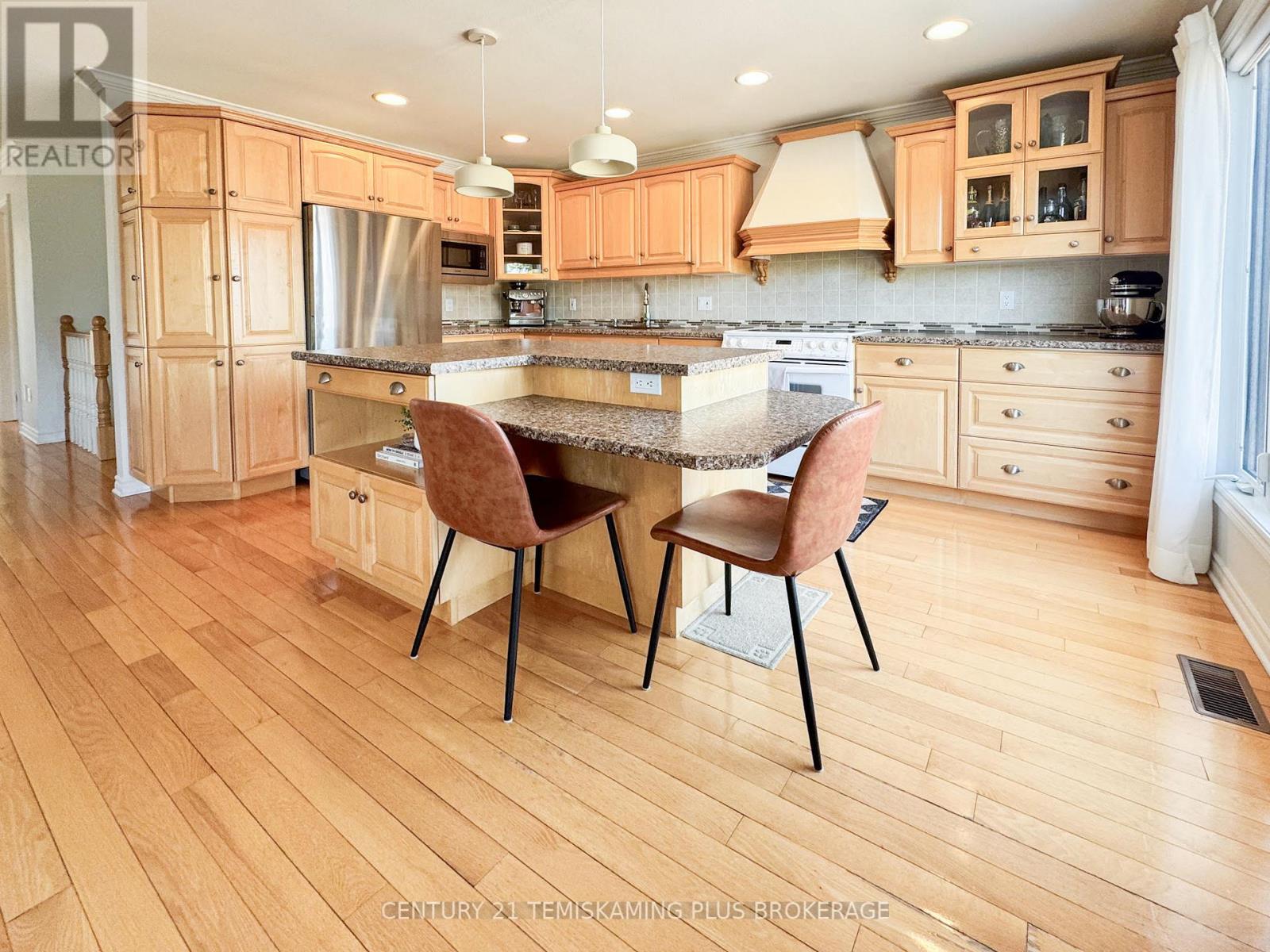 560 Helmer Pedersen Drive, Temiskaming Shores, Ontario  P0J 1P0 - Photo 14 - T13047738