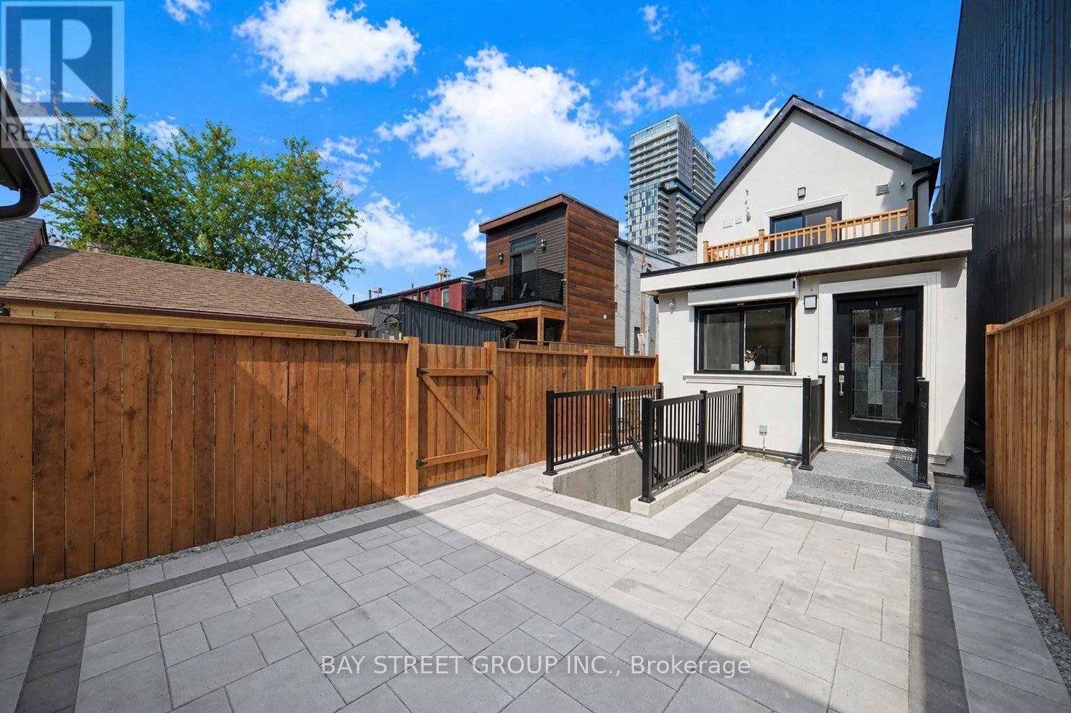 230 Emerson Avenue, Toronto, Ontario  M6H 3T6 - Photo 7 - W13047488