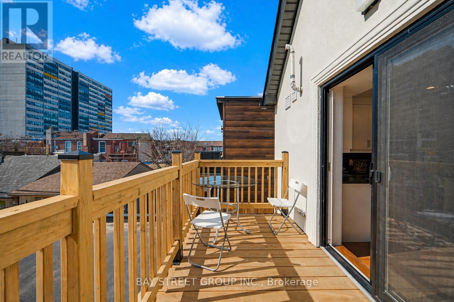 230 Emerson Avenue, Toronto, Ontario  M6H 3T6 - Photo 9 - W13047488