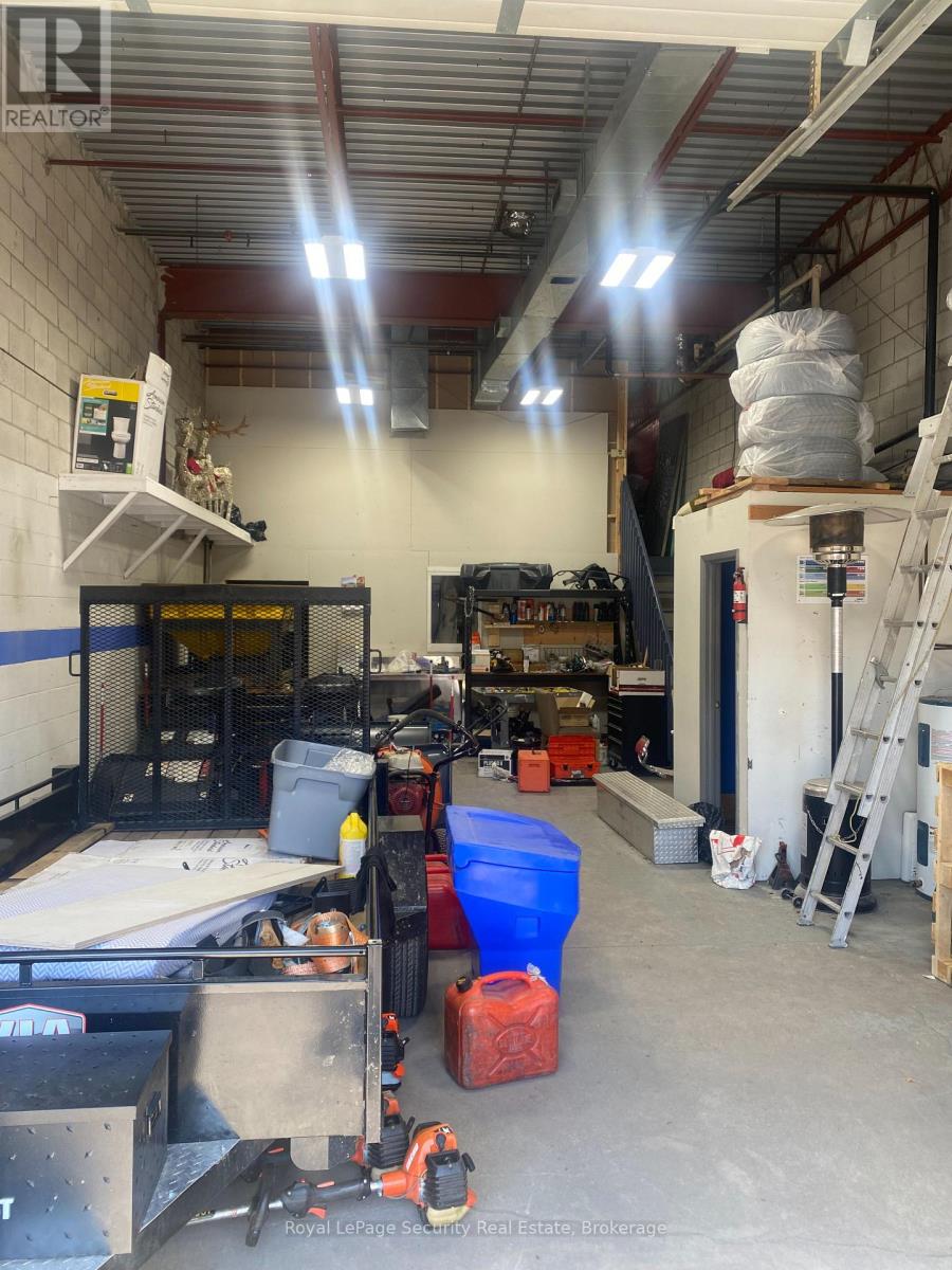 2 - 2007 Lawrence Avenue W, Toronto, Ontario  M9N 3V1 - Photo 2 - W13047606