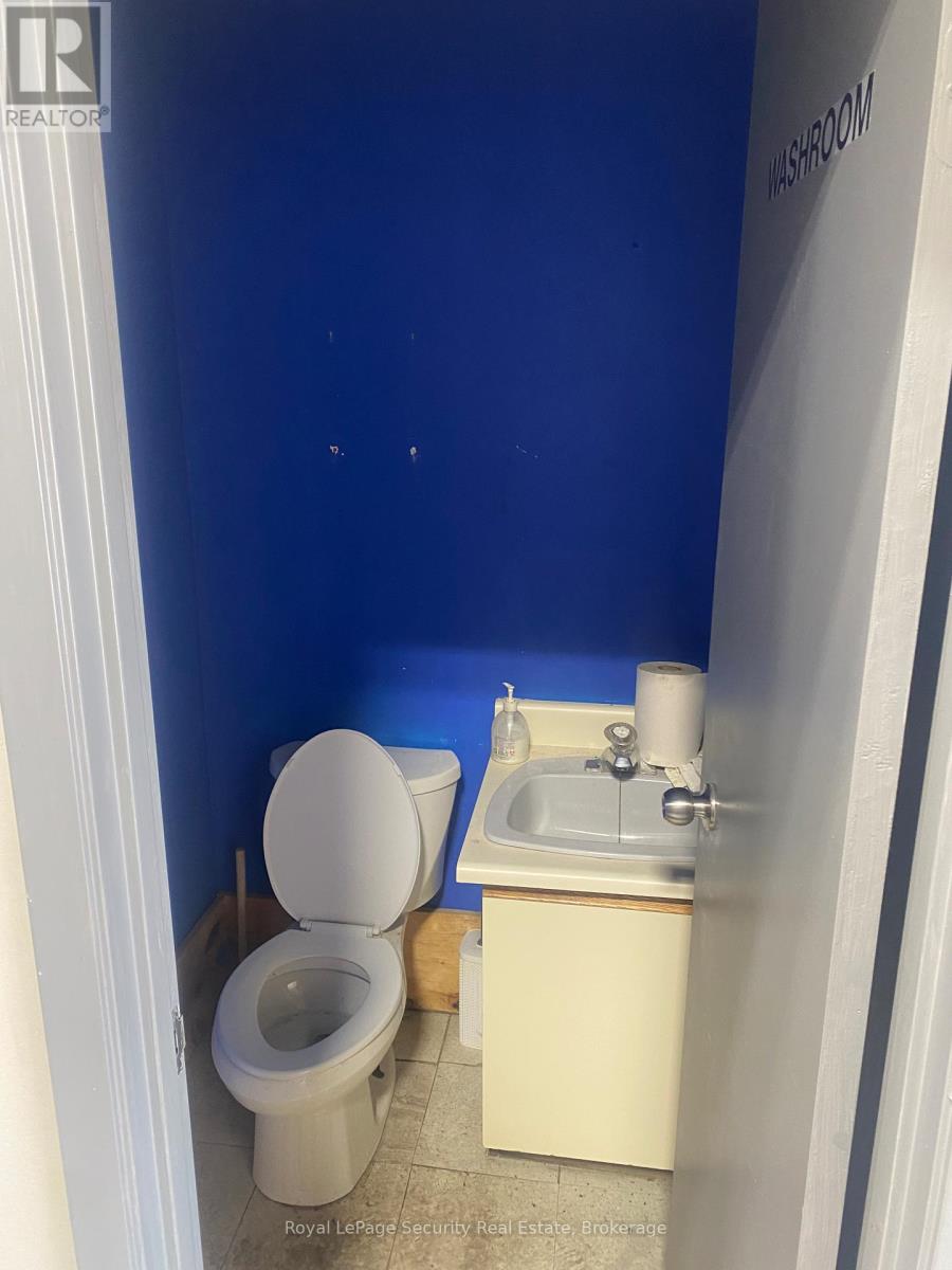 2 - 2007 Lawrence Avenue W, Toronto, Ontario  M9N 3V1 - Photo 3 - W13047606