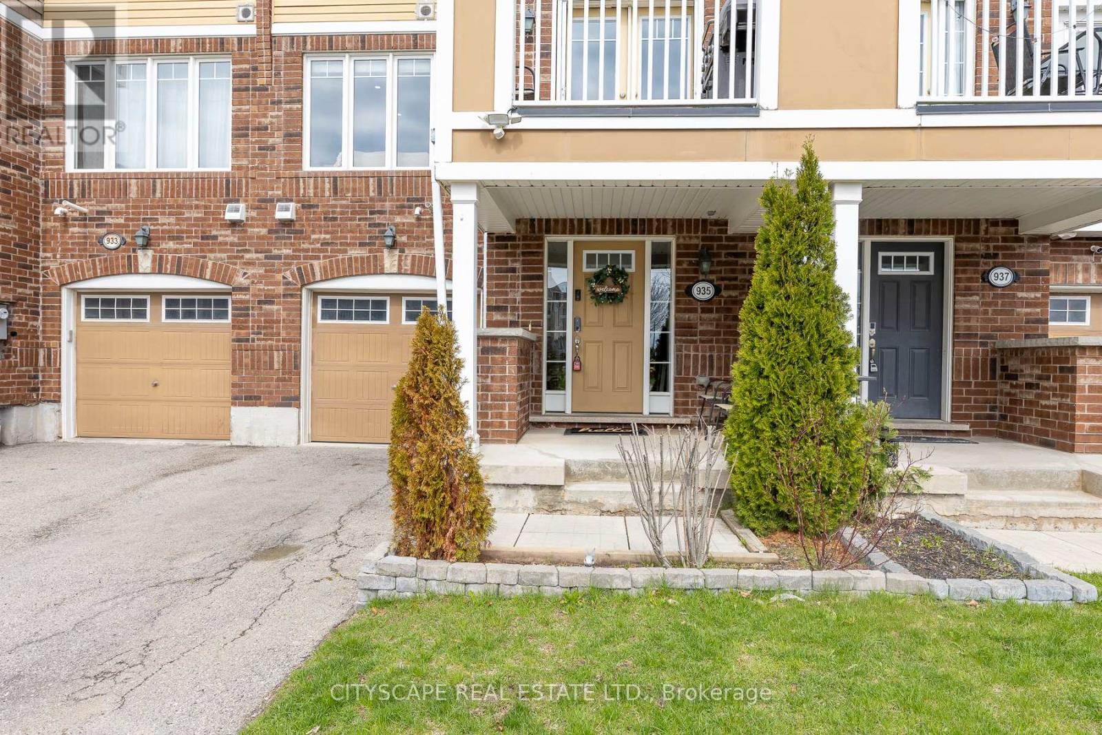 935 Nadalin Heights, Milton, Ontario  L9T 8R2 - Photo 3 - W13047666