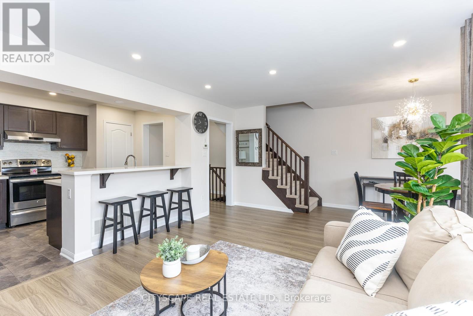 935 Nadalin Heights, Milton, Ontario  L9T 8R2 - Photo 4 - W13047666