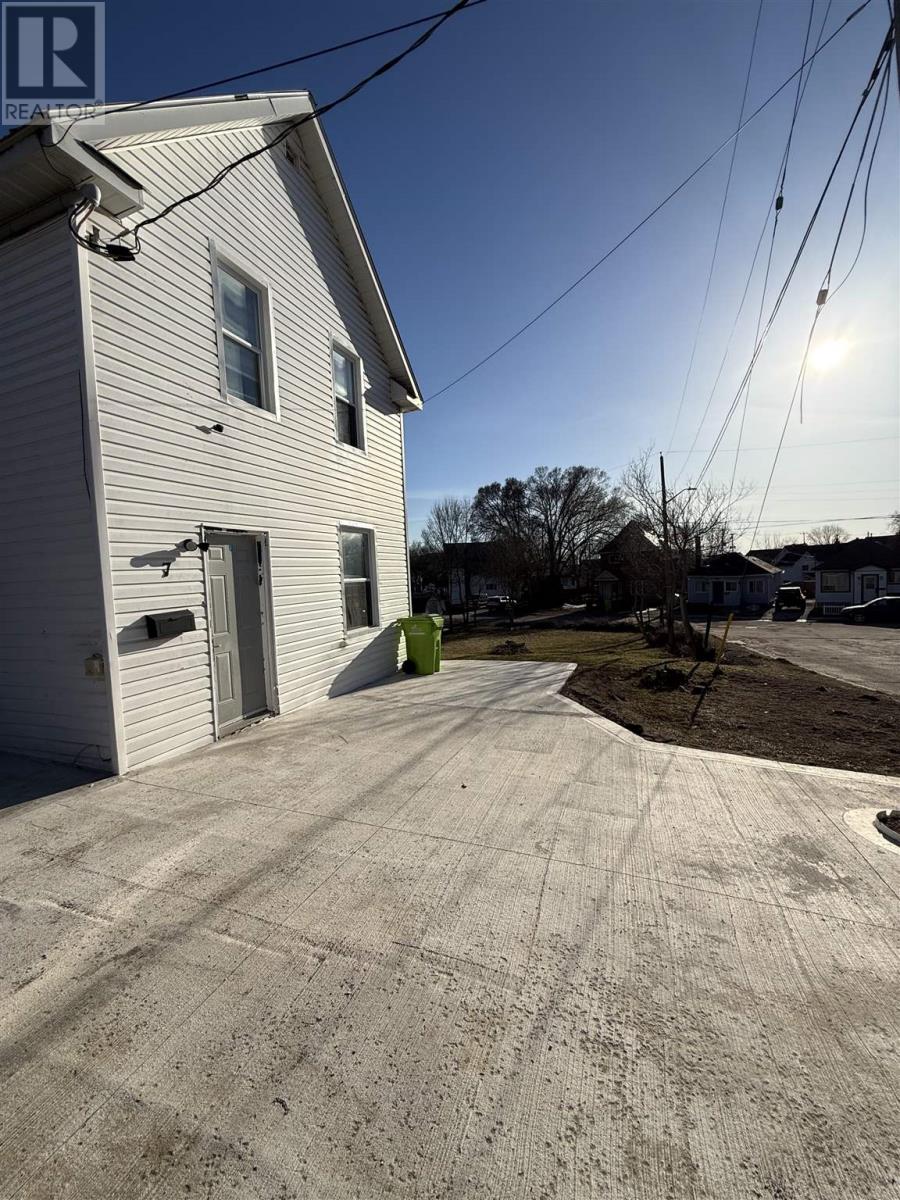 7 Hearst St, Sault Ste. Marie, Ontario  P6B 1J6 - Photo 3 - SM260784