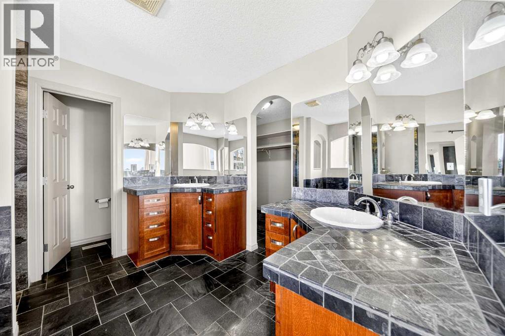 14 Springborough Crescent Sw, Calgary, Alberta  T3H 5M5 - Photo 36 - A2296186