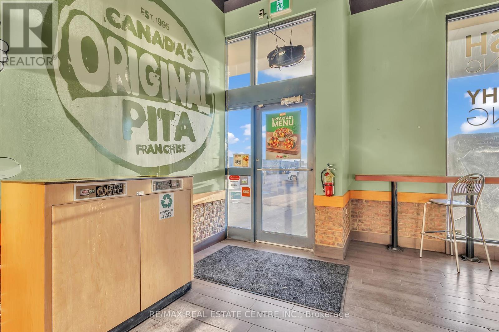 589 Fairway Road S, Kitchener, Ontario  N2C 1X4 - Photo 5 - X13047596