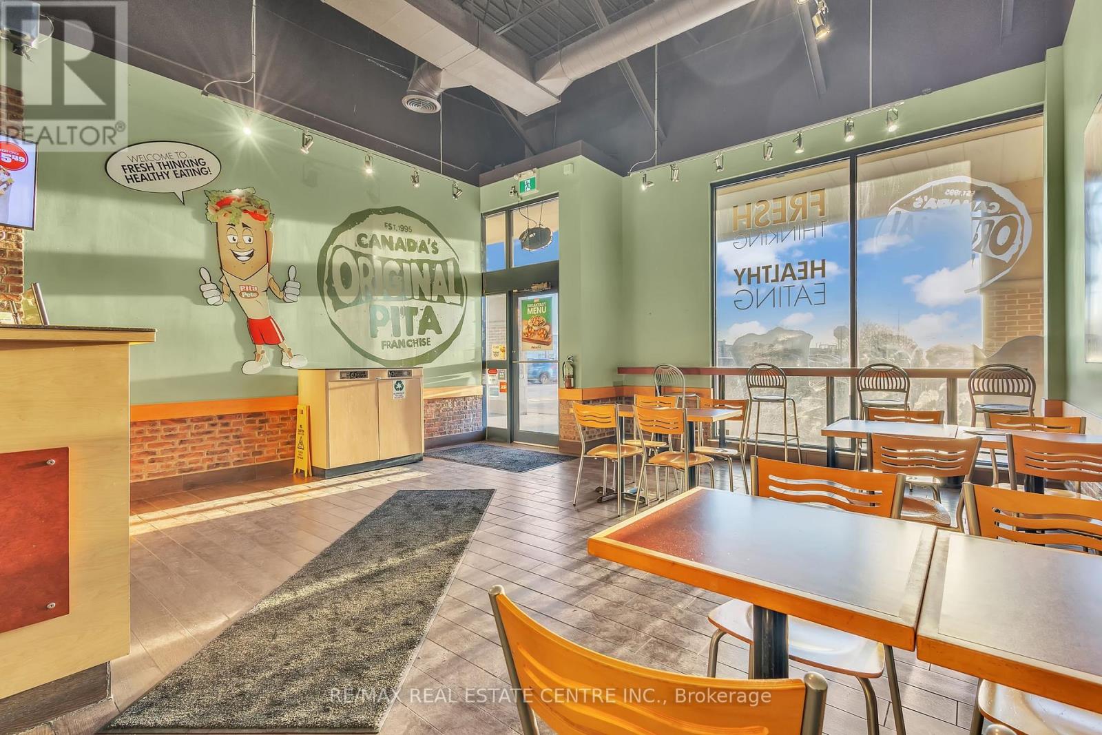 589 Fairway Road S, Kitchener, Ontario  N2C 1X4 - Photo 8 - X13047596