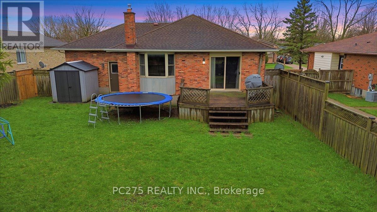105 Gibson Crescent, Lucan Biddulph (Lucan), Ontario  N0M 2J0 - Photo 30 - X13014704