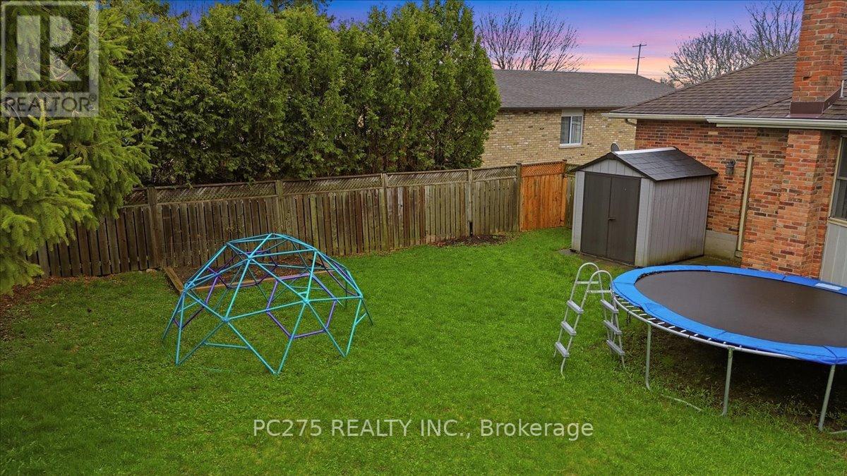 105 Gibson Crescent, Lucan Biddulph (Lucan), Ontario  N0M 2J0 - Photo 29 - X13014704