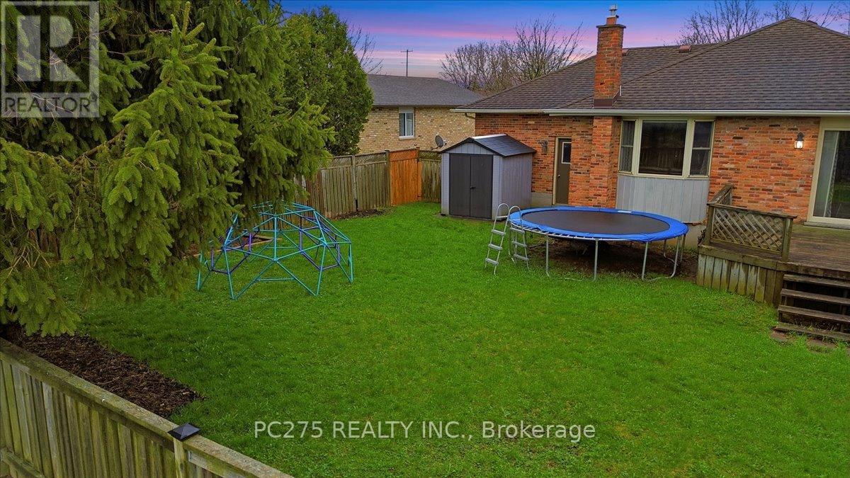 105 Gibson Crescent, Lucan Biddulph (Lucan), Ontario  N0M 2J0 - Photo 31 - X13014704