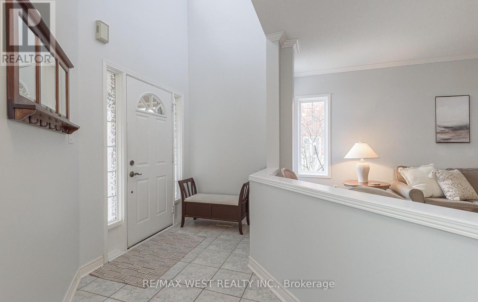 15 Virginia Drive, Brampton, Ontario  L7A 2E6 - Photo 4 - W12997424