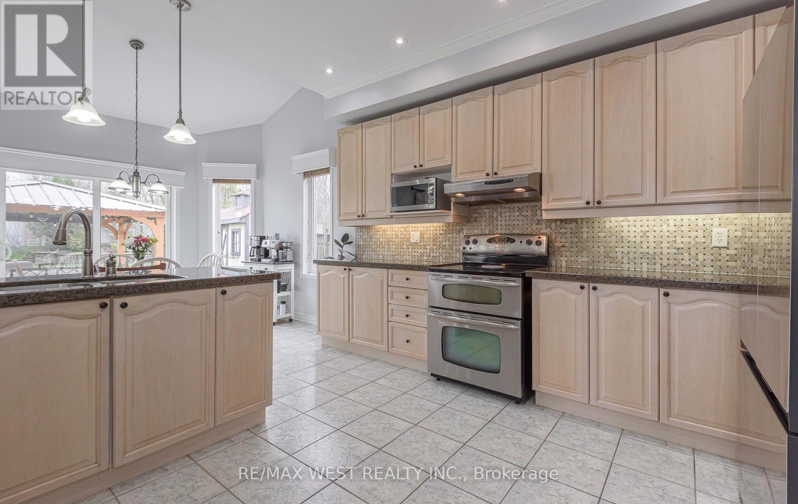 15 Virginia Drive, Brampton, Ontario  L7A 2E6 - Photo 17 - W12997424