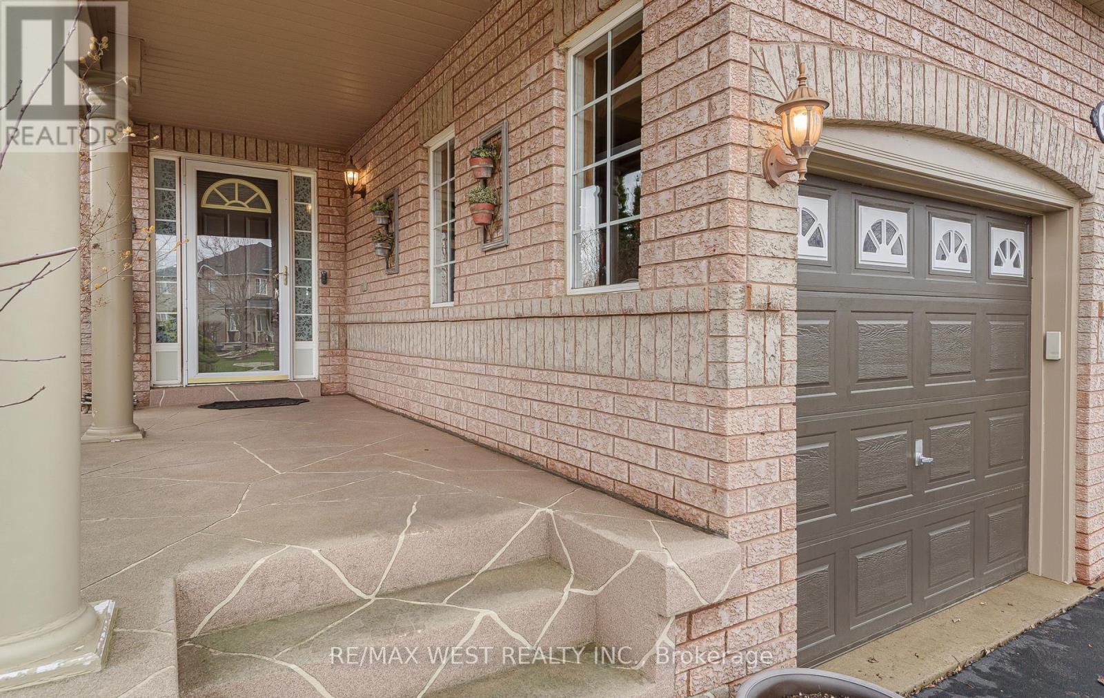 15 Virginia Drive, Brampton, Ontario  L7A 2E6 - Photo 3 - W12997424