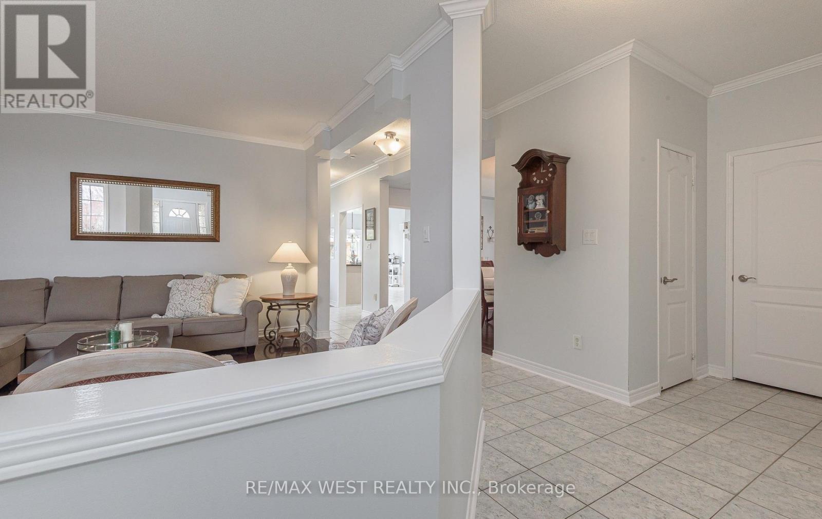 15 Virginia Drive, Brampton, Ontario  L7A 2E6 - Photo 5 - W12997424