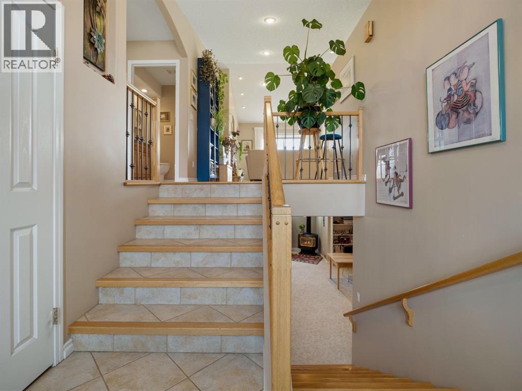 44 Canyon Boulevard W, Lethbridge, Alberta  T1K 6X6 - Photo 3 - A2299884