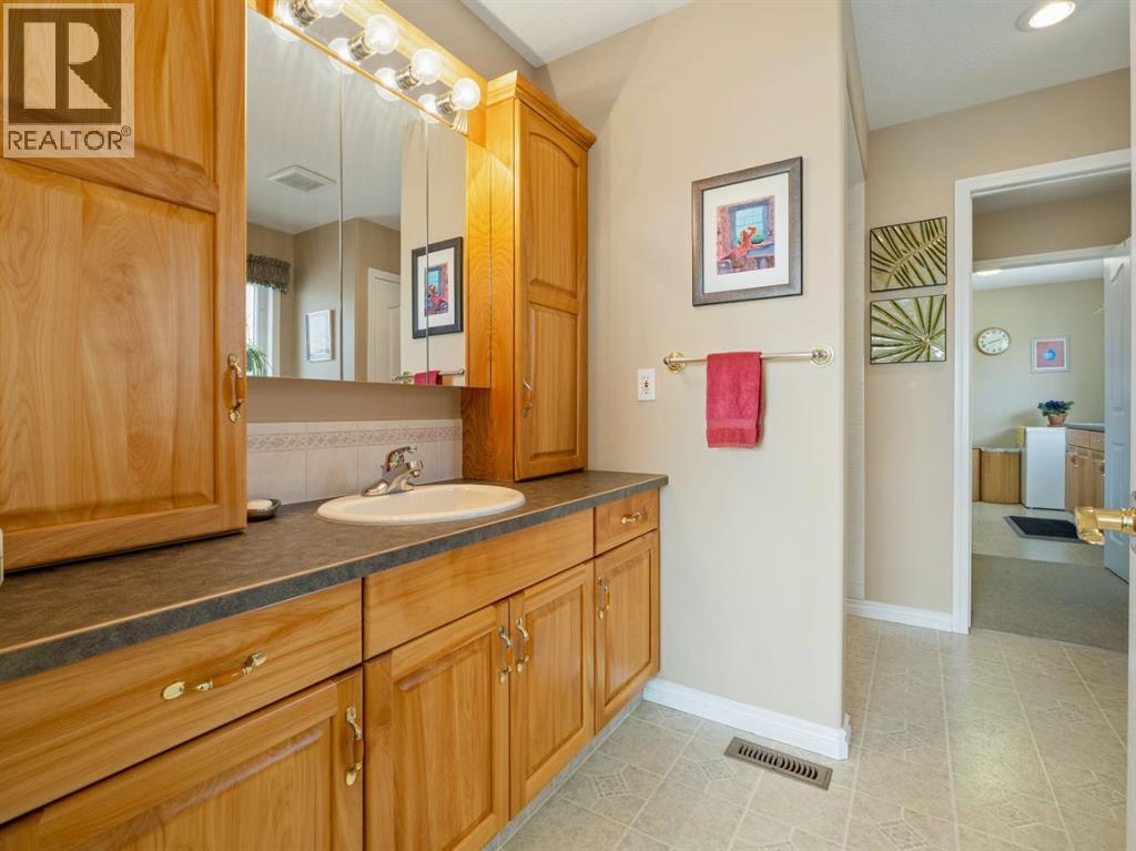 44 Canyon Boulevard W, Lethbridge, Alberta  T1K 6X6 - Photo 24 - A2299884