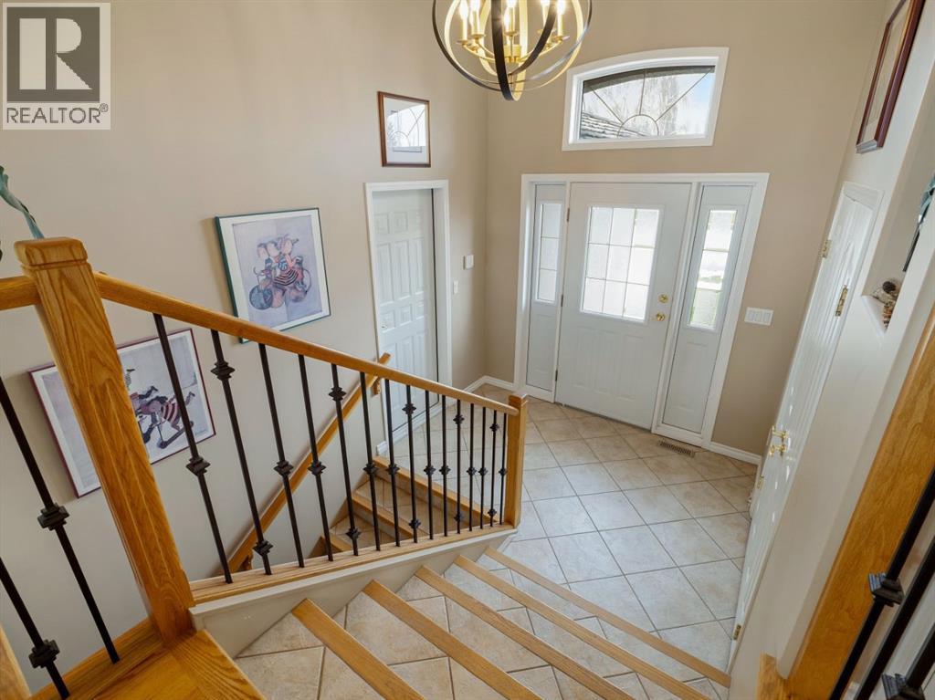 44 Canyon Boulevard W, Lethbridge, Alberta  T1K 6X6 - Photo 2 - A2299884