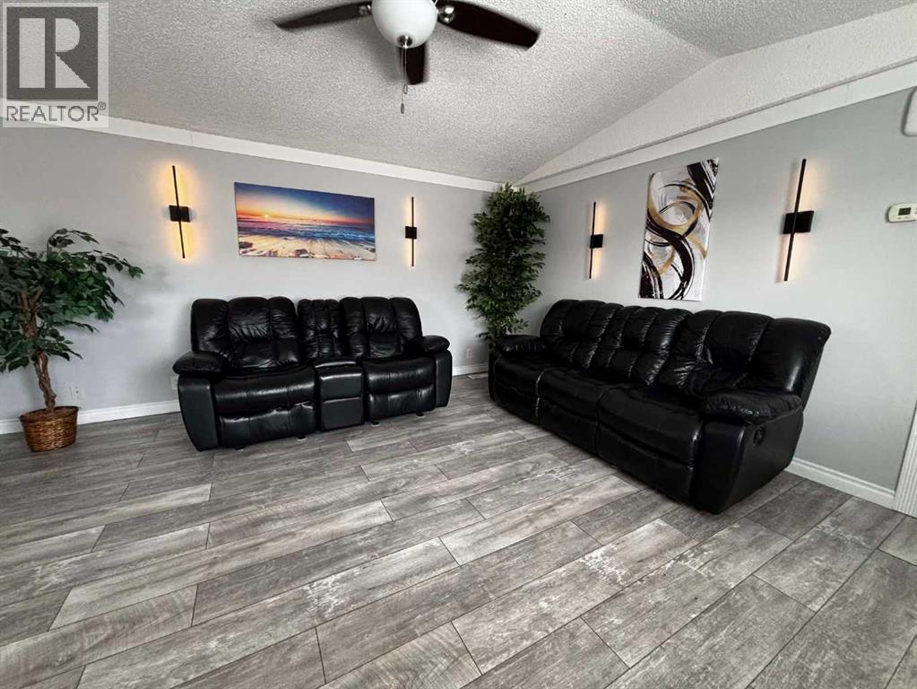 408 Silver Pointe Drive, Rural Grande Prairie No. 1, Alberta  T8W 5K5 - Photo 3 - A2301513