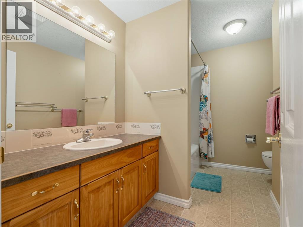 44 Canyon Boulevard W, Lethbridge, Alberta  T1K 6X6 - Photo 39 - A2299884