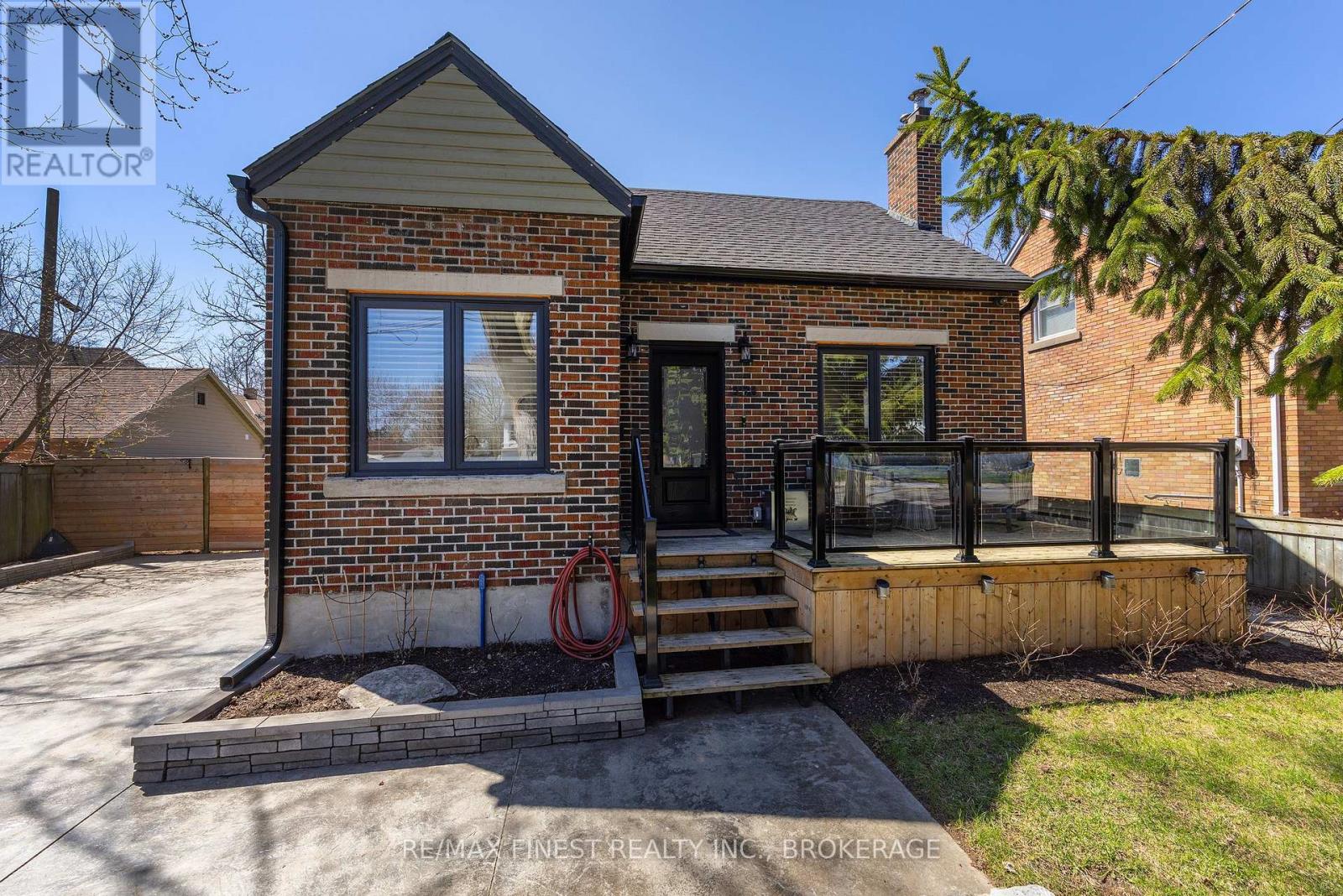 258 COLLEGE STREET, Kingston, Ontario