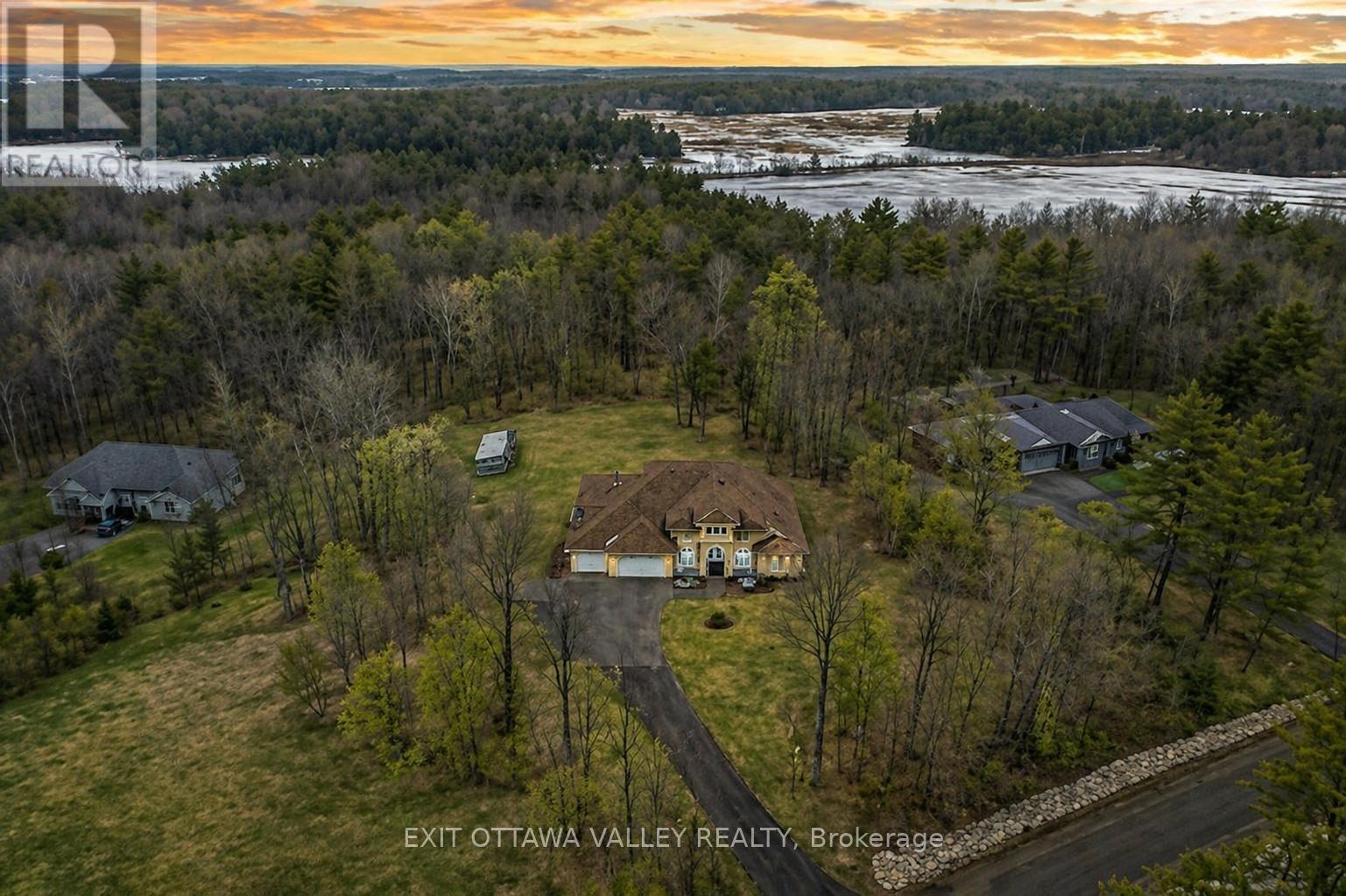 740 WALFORD ROAD, Laurentian Valley, Ontario