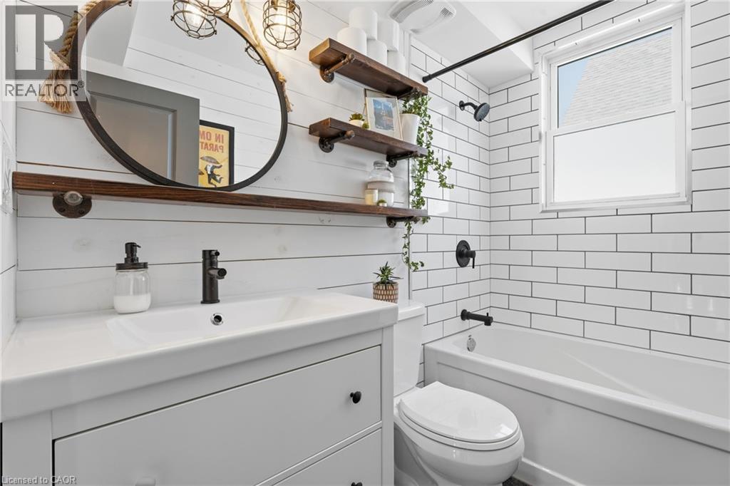 226 East 27th Street, Hamilton, Ontario  L8V 3G4 - Photo 12 - 40820979