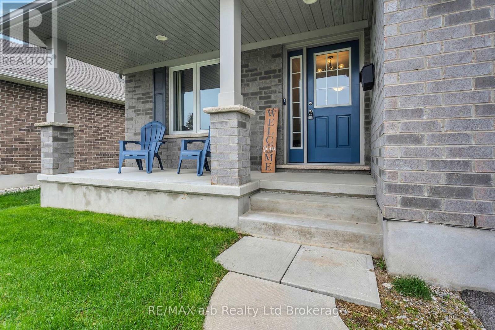 242 Wilson Avenue, Tillsonburg, Ontario  N4G 0H4 - Photo 3 - X13021332