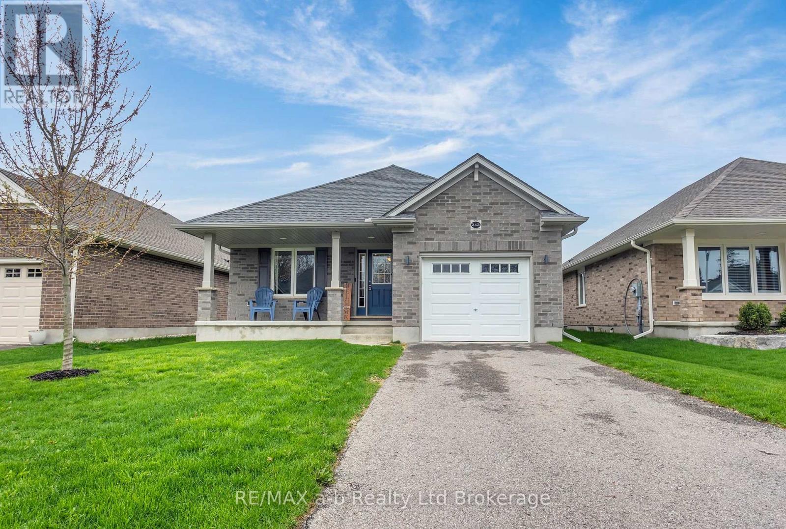 242 Wilson Avenue, Tillsonburg, Ontario  N4G 0H4 - Photo 2 - X13021332