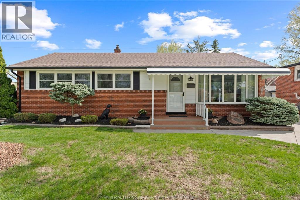 MLS# 26009272: 3570 ROXBOROUGH BOULEVARD, Windsor, Canada