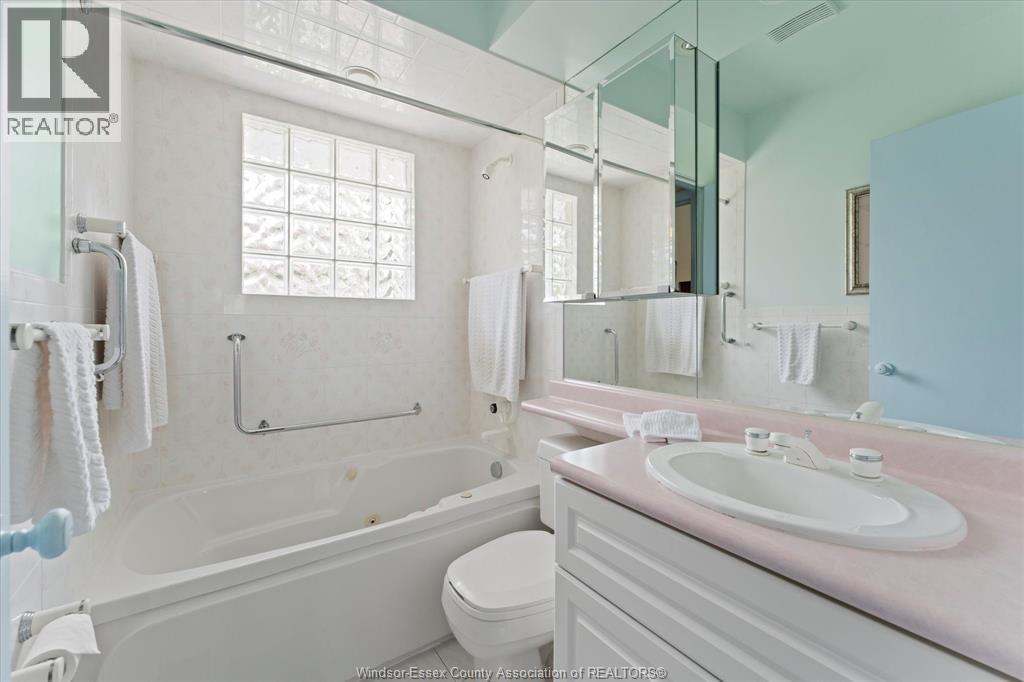 3570 Roxborough Boulevard, Windsor, Ontario  N9E 3A2 - Photo 19 - 26009272