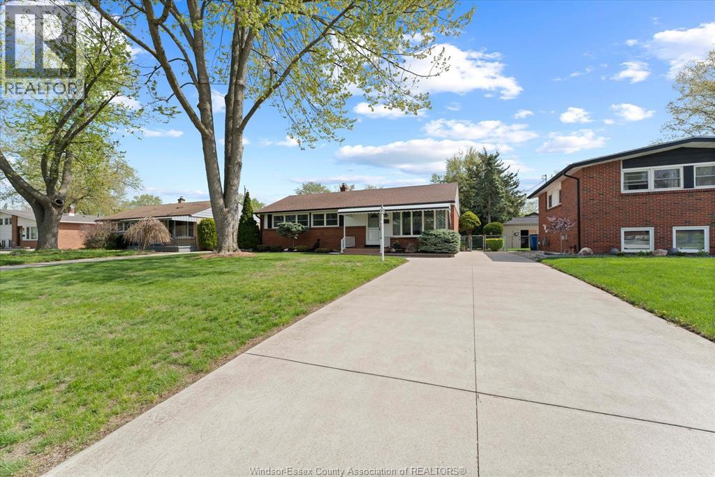 3570 Roxborough Boulevard, Windsor, Ontario  N9E 3A2 - Photo 2 - 26009272