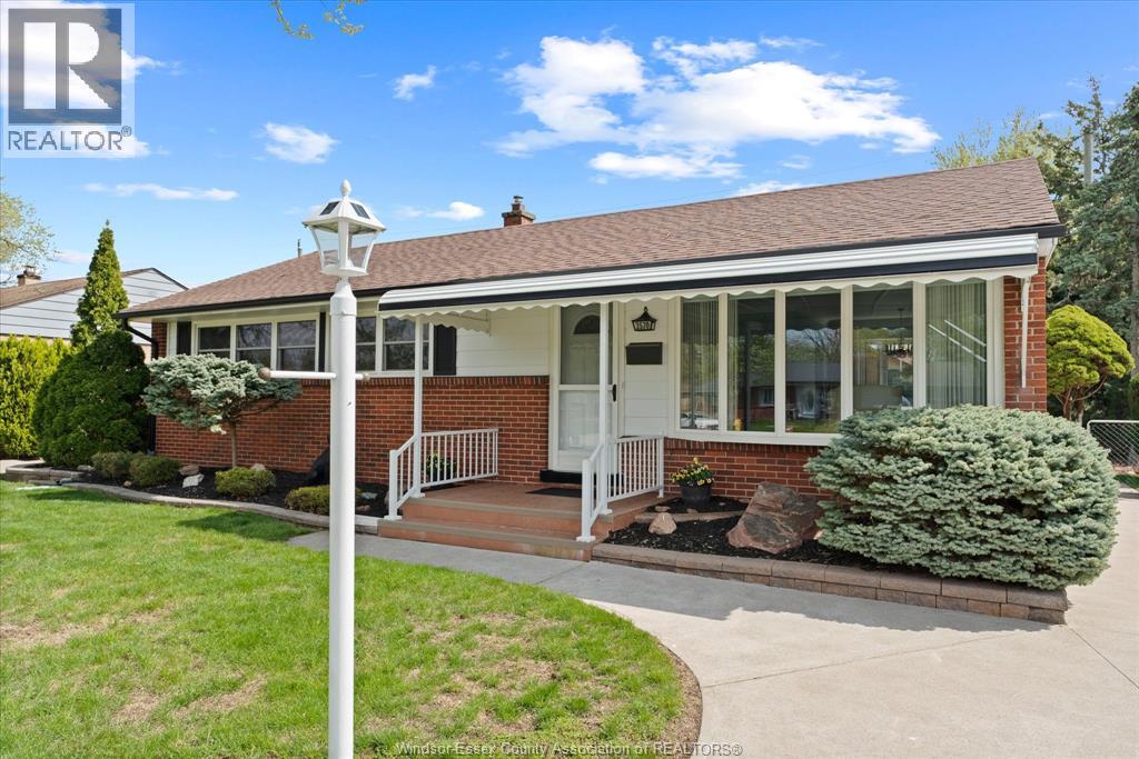 3570 Roxborough Boulevard, Windsor, Ontario  N9E 3A2 - Photo 3 - 26009272