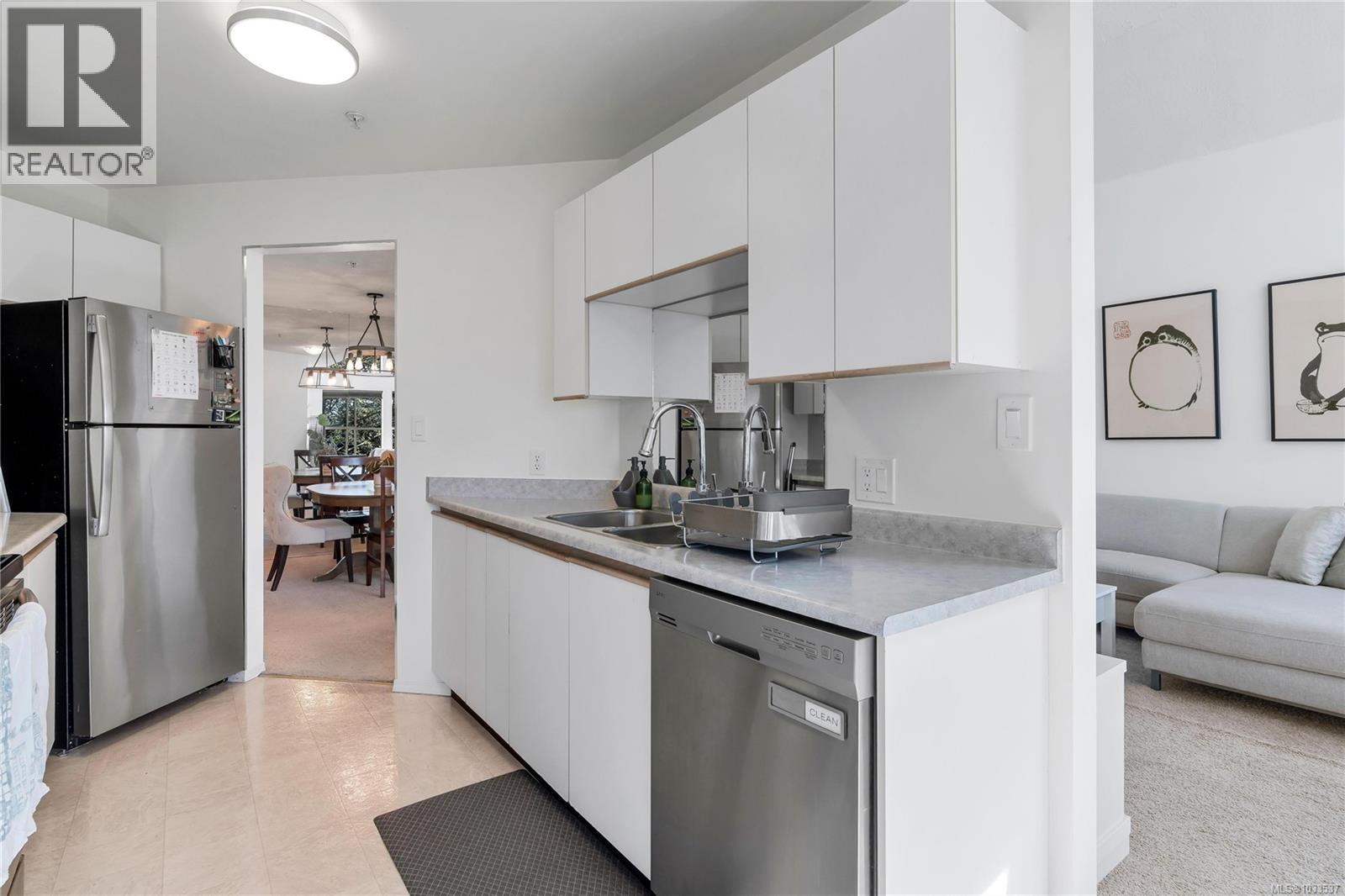 405 3363 Glasgow Ave, Saanich, British Columbia  V8X 1M5 - Photo 12 - 1033537