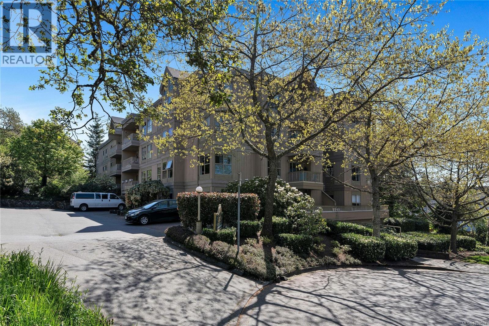 405 3363 Glasgow Ave, Saanich, British Columbia  V8X 1M5 - Photo 2 - 1033537